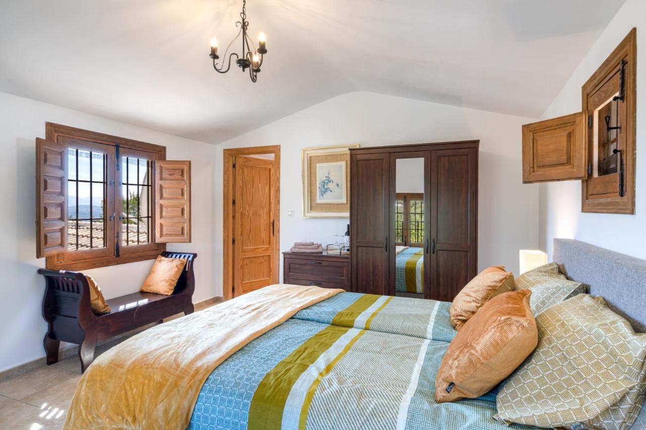 Hacienda La Buena Vida B&B En Appartementen Algarinejo Bagian luar foto