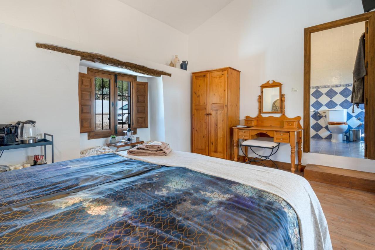Hacienda La Buena Vida B&B En Appartementen Algarinejo Bagian luar foto